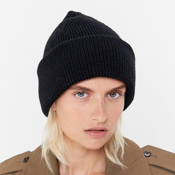 Urban Outfitters Accessories - • UO ribbed knit beanie •